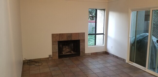 47 Redwood Ct Santa Rosa, CA 95409 photo 3