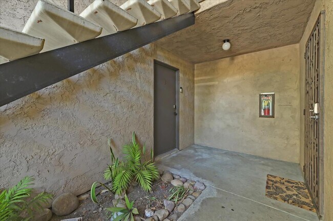 9175 Campina Dr La Mesa, CA 91942 photo 2