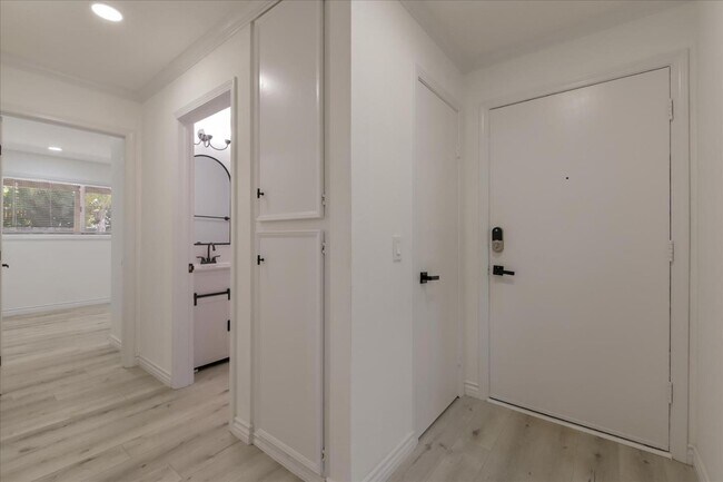 9175 Campina Dr La Mesa, CA 91942 photo 3