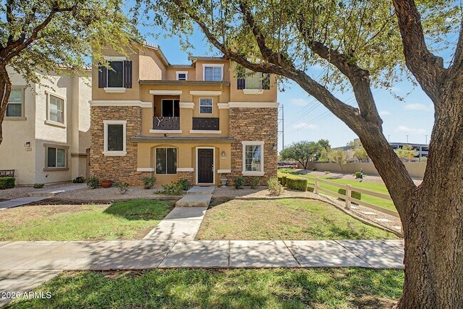 418 N Mahogany Ct photo 2