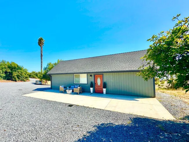 9431 W Lilac Rd Escondido, CA 92026