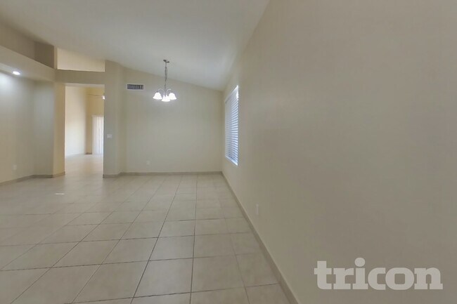 15028 W Elko Dr Surprise, AZ 85374 photo 4
