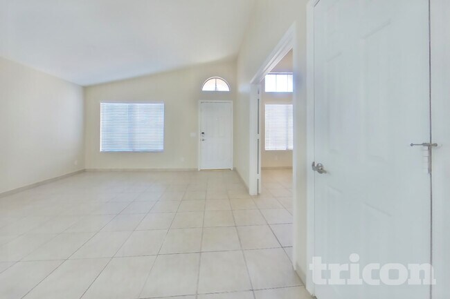 15028 W Elko Dr Surprise, AZ 85374 photo 3