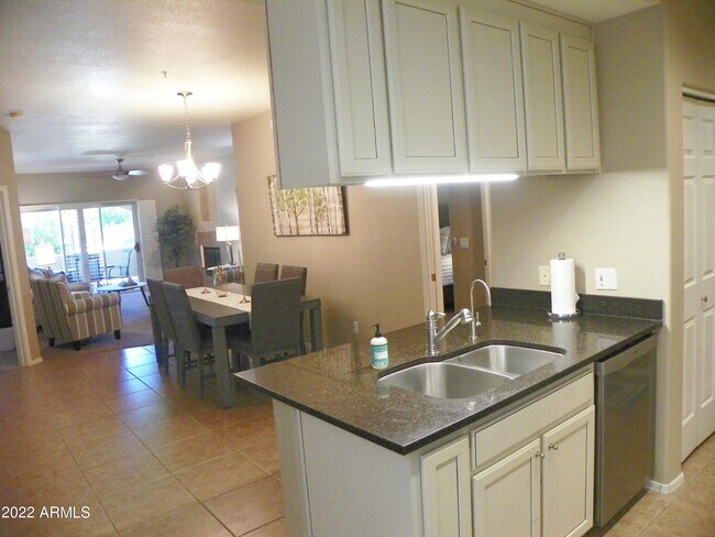 8653 E Royal Palm Rd Scottsdale, AZ 85258 photo 4