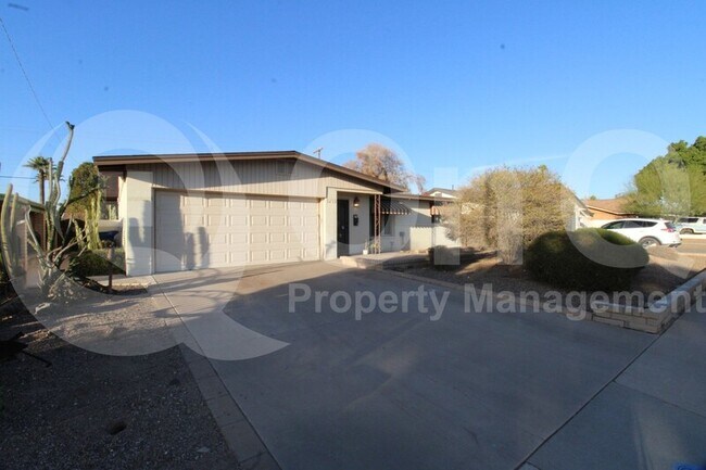 1218 E Alameda Dr Tempe, AZ 85282 photo 2