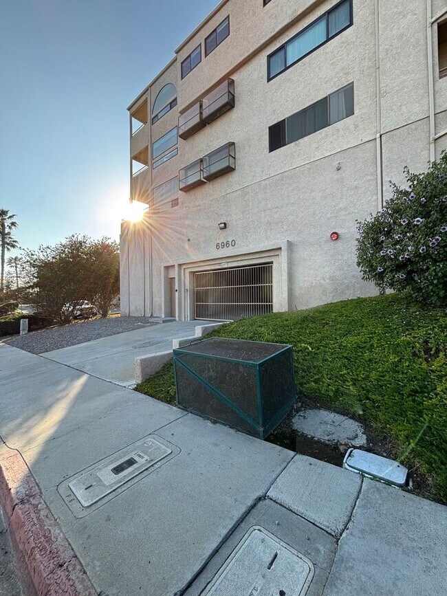 6960 Hyde Park Dr San Diego, CA 92119 photo 2