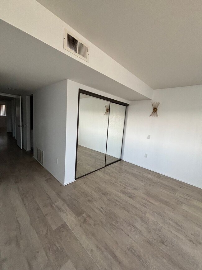 6960 Hyde Park Dr San Diego, CA 92119 photo 3