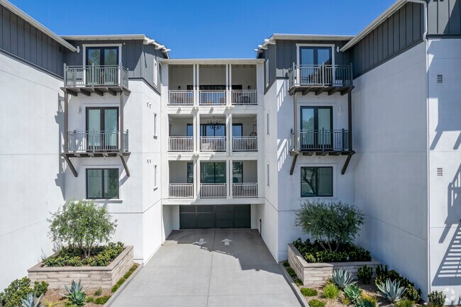 Carlyle Carlsbad Village photo 5