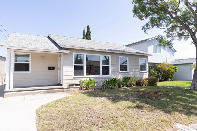 6228 Stewart St San Diego, CA 92115 photo 2