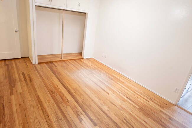 6228 Stewart St San Diego, CA 92115 photo 4