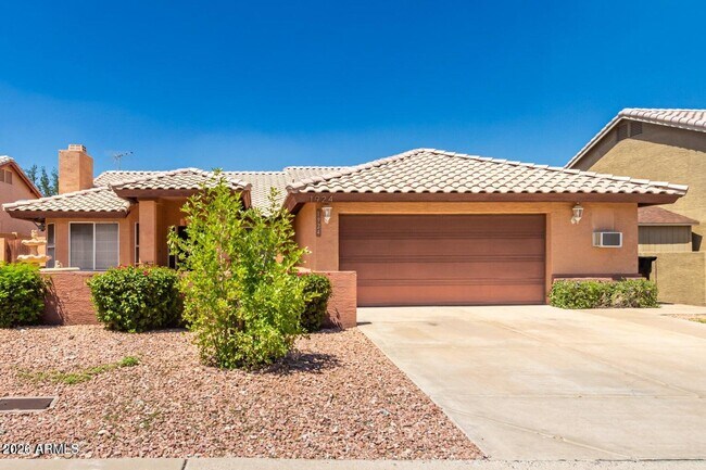 1924 E Sharon Dr Phoenix, AZ 85022 photo 2
