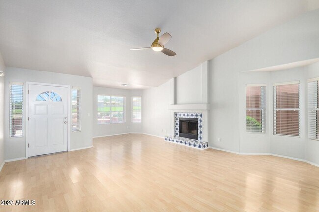 1924 E Sharon Dr Phoenix, AZ 85022 photo 5