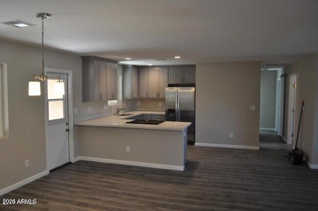 3739 E Montecito Ave Phoenix, AZ 85018 photo 3