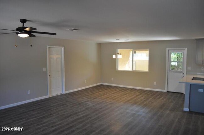 3739 E Montecito Ave Phoenix, AZ 85018 photo 2