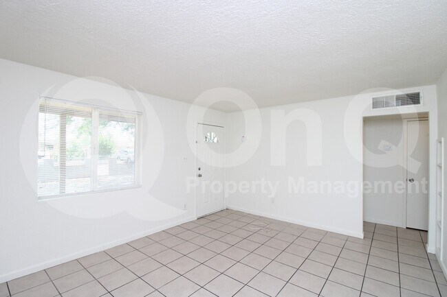 2926 W McKinley St Phoenix, AZ 85009 photo 5