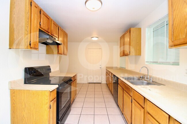 2926 W McKinley St Phoenix, AZ 85009 photo 2