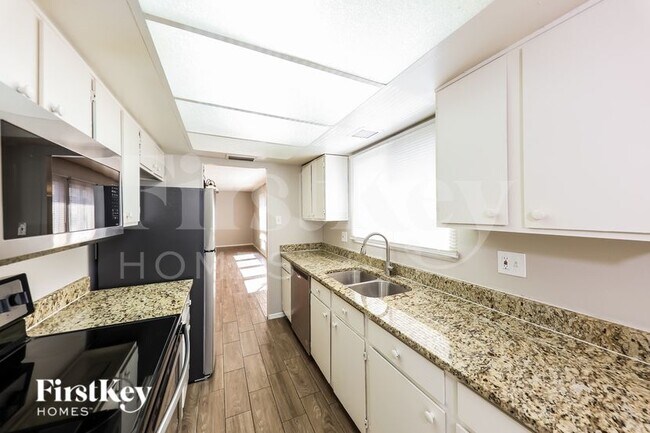 13807 N 52nd Ave Glendale, AZ 85306 photo 5
