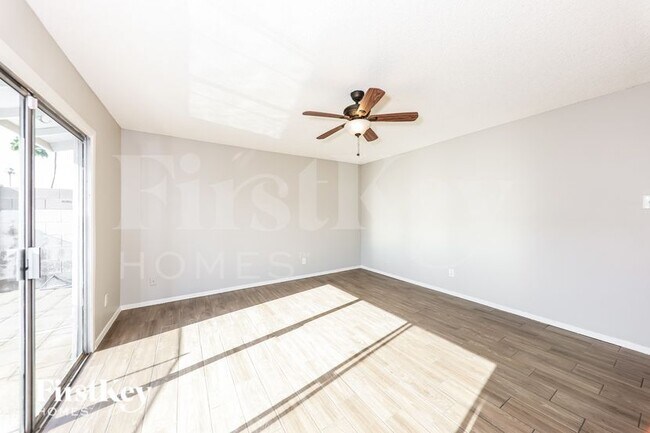13807 N 52nd Ave Glendale, AZ 85306 photo 3