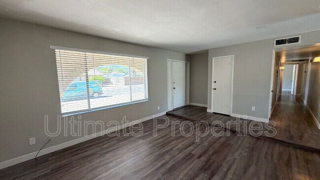 19219 N 21st Dr Phoenix, AZ 85027 photo 3