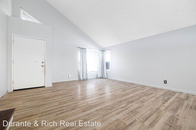 291 Dolo St San Diego, CA 92114 photo 2