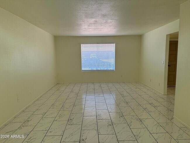 4731 W Paradise Ln Glendale, AZ 85306 photo 5