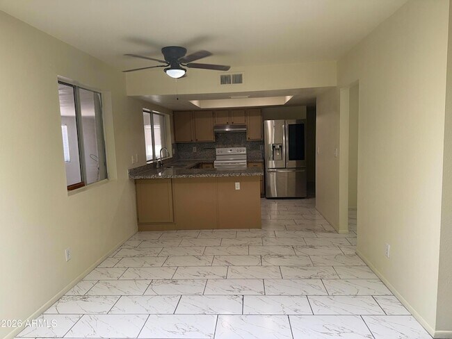 4731 W Paradise Ln Glendale, AZ 85306 photo 4