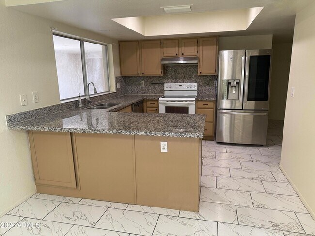 4731 W Paradise Ln Glendale, AZ 85306 photo 2