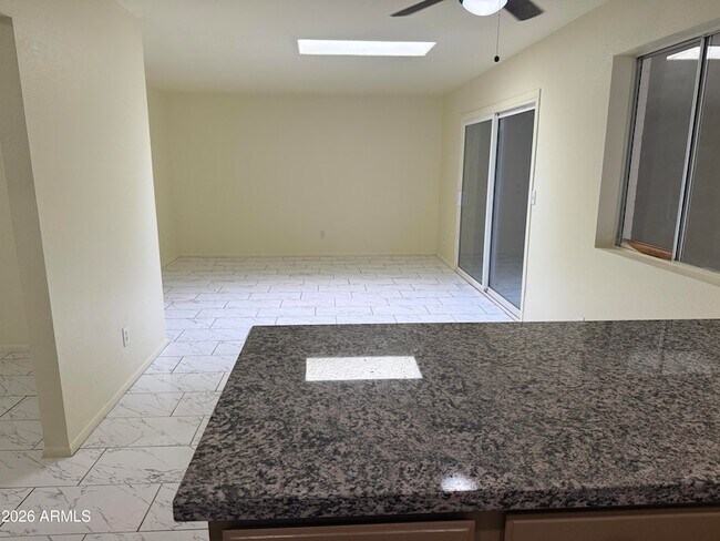 4731 W Paradise Ln Glendale, AZ 85306 photo 3