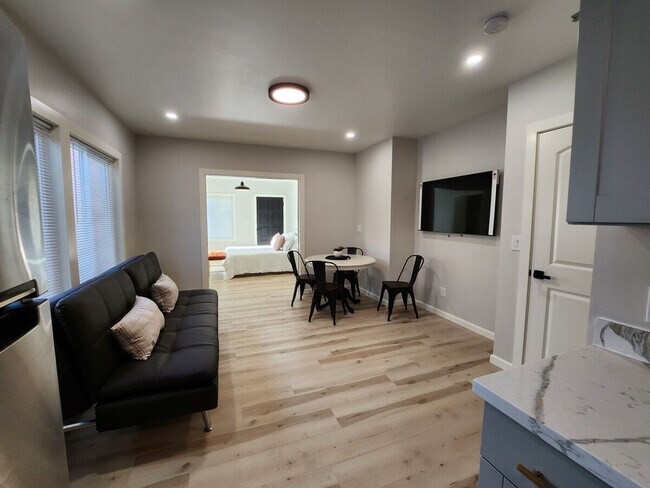 517 66th St Oakland, CA 94609 photo 2