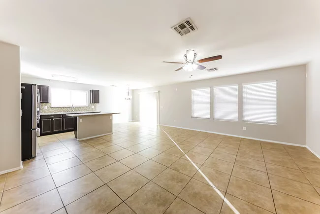 8027 W Mission Ln Peoria, AZ 85345 photo 4