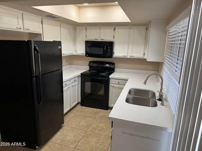 5138 W Vogel Ave photo 3