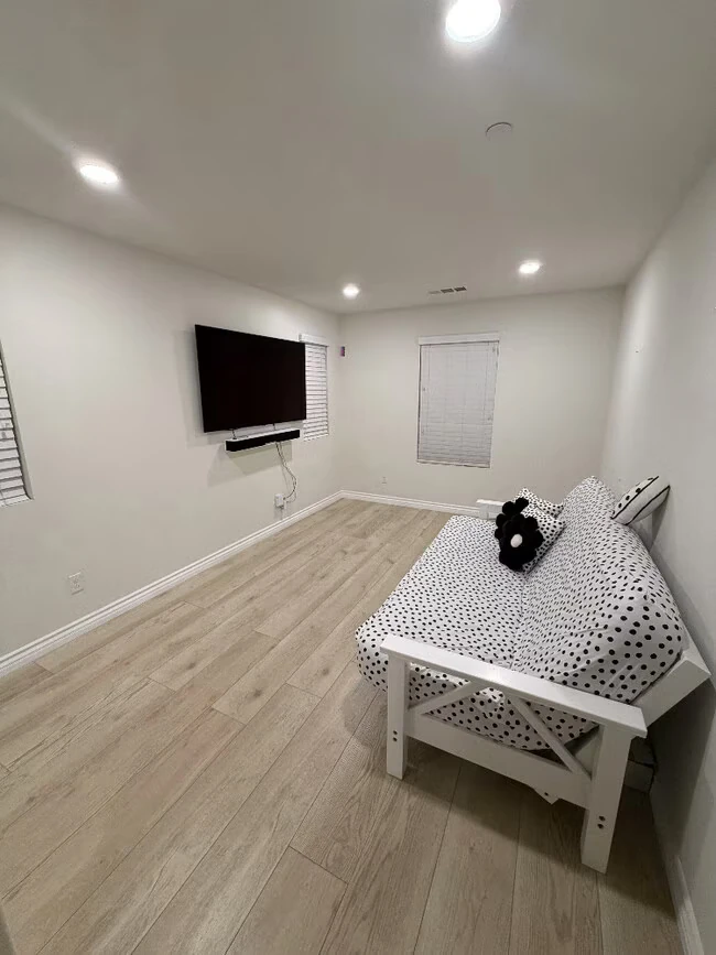 1287 White Oak Ct El Cajon, CA 92020