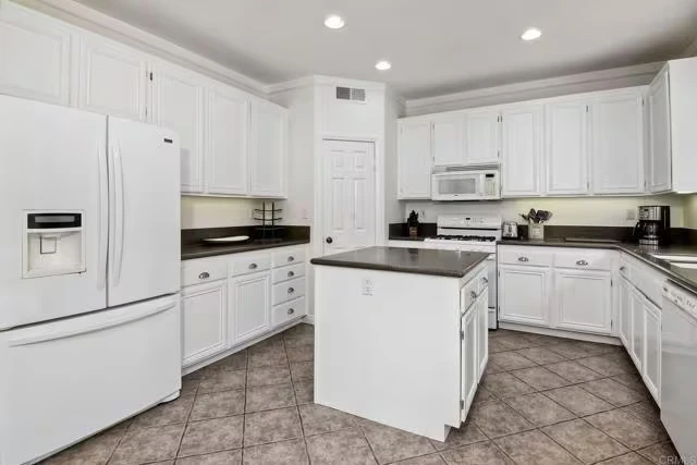 6057 Paseo Carreta Carlsbad, CA 92009 photo 4