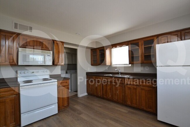 3529 W Pierce St Phoenix, AZ 85009 photo 3
