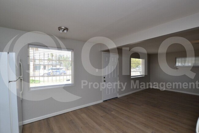 3529 W Pierce St Phoenix, AZ 85009 photo 4