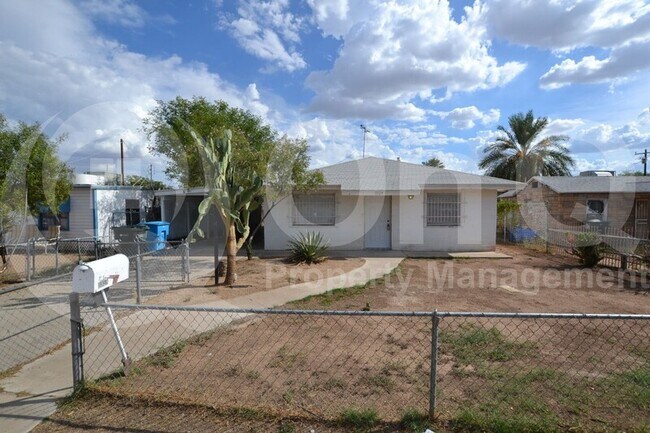 3529 W Pierce St Phoenix, AZ 85009 photo 2