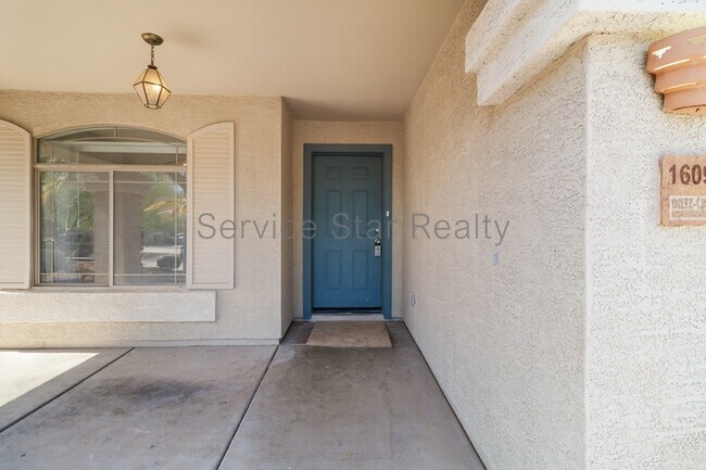 16090 W Larkspur Dr Goodyear, AZ 85338 photo 2