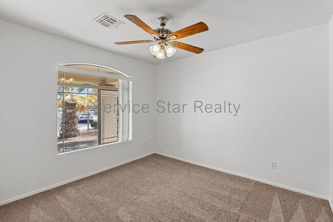 16090 W Larkspur Dr Goodyear, AZ 85338 photo 4