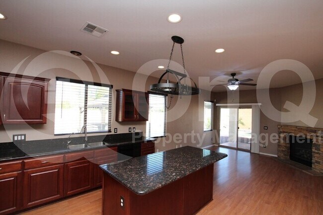 4711 S Granite St Gilbert, AZ 85297 photo 4