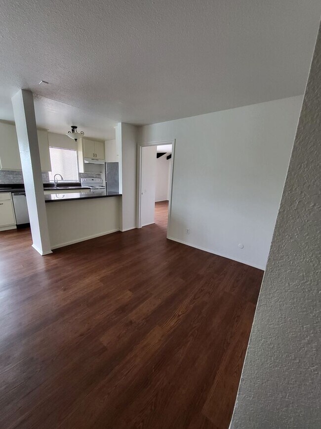3140 Midway Dr San Diego, CA 92110 photo 3