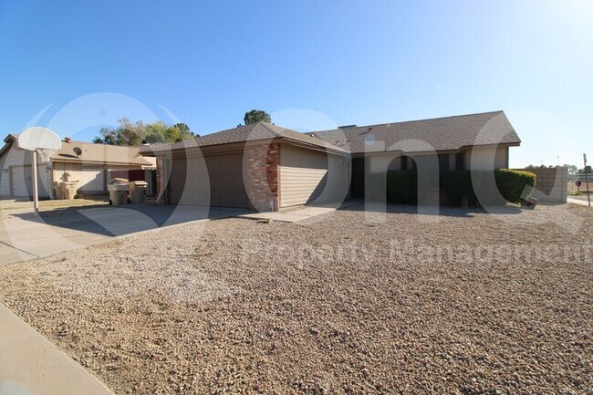 6423 W Marconi Ave Glendale, AZ 85306 photo 2