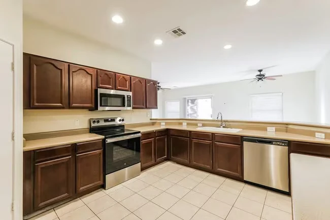 15723 W Calavar Rd Surprise, AZ 85379 photo 4