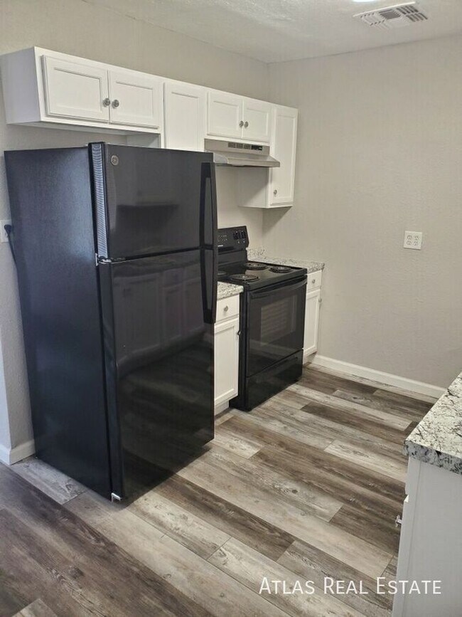 608 N Center St Mesa, AZ 85201 photo 2