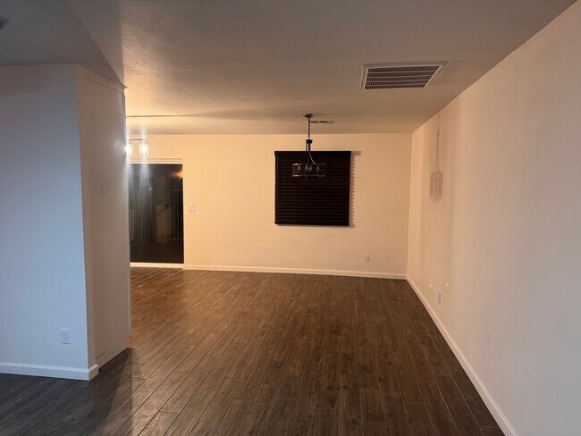 4623 W Keim Dr Glendale, AZ 85301 photo 2