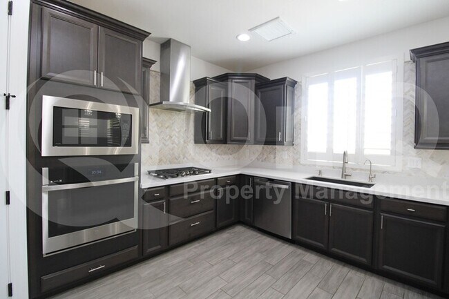 13169 W Claret Cup Rd Peoria, AZ 85383 photo 4