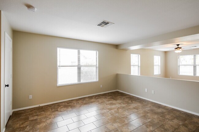 15331 W Cameron Cir Surprise, AZ 85379 photo 4