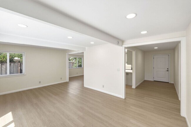 2563 Greer Rd Palo Alto, CA 94303 photo 3