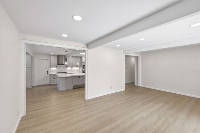 2563 Greer Rd Palo Alto, CA 94303 photo 4