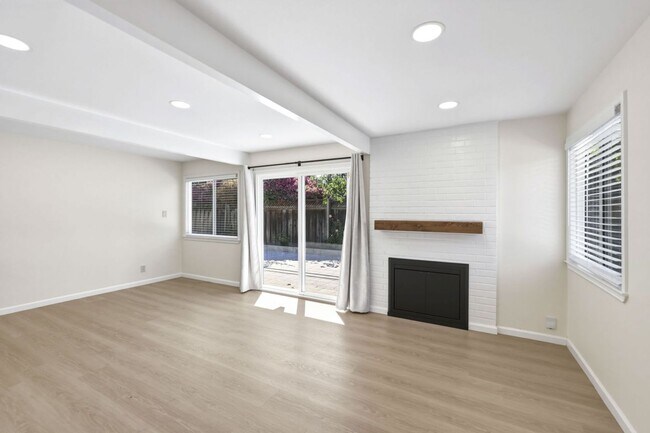 2563 Greer Rd Palo Alto, CA 94303 photo 5