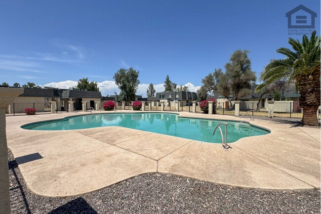 3202 W Loma Ln Phoenix, AZ 85051 photo 5